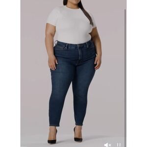 NWT Good American GOOD PETITE SKINNY JEANS Size 20 Inseam 25 1/2" Slimming